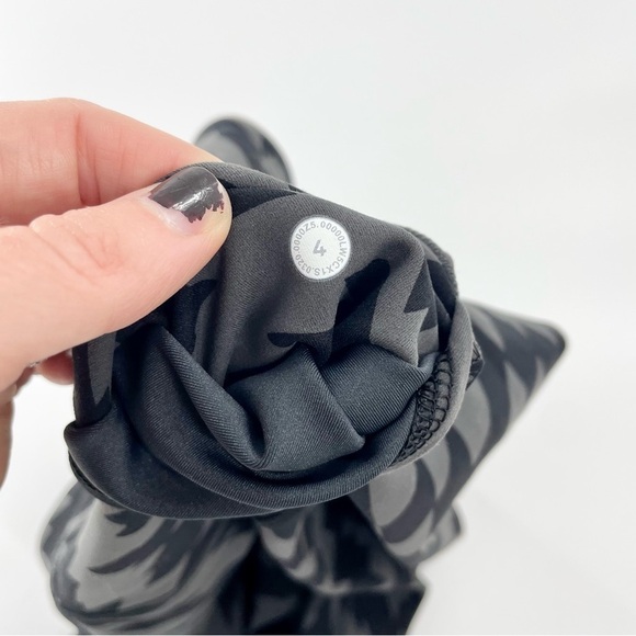 NWT Lululemon Invigorate High-Rise Tight 25"
Voltage Graphite Grey Black‎ size 4 - Picture 11 of 12